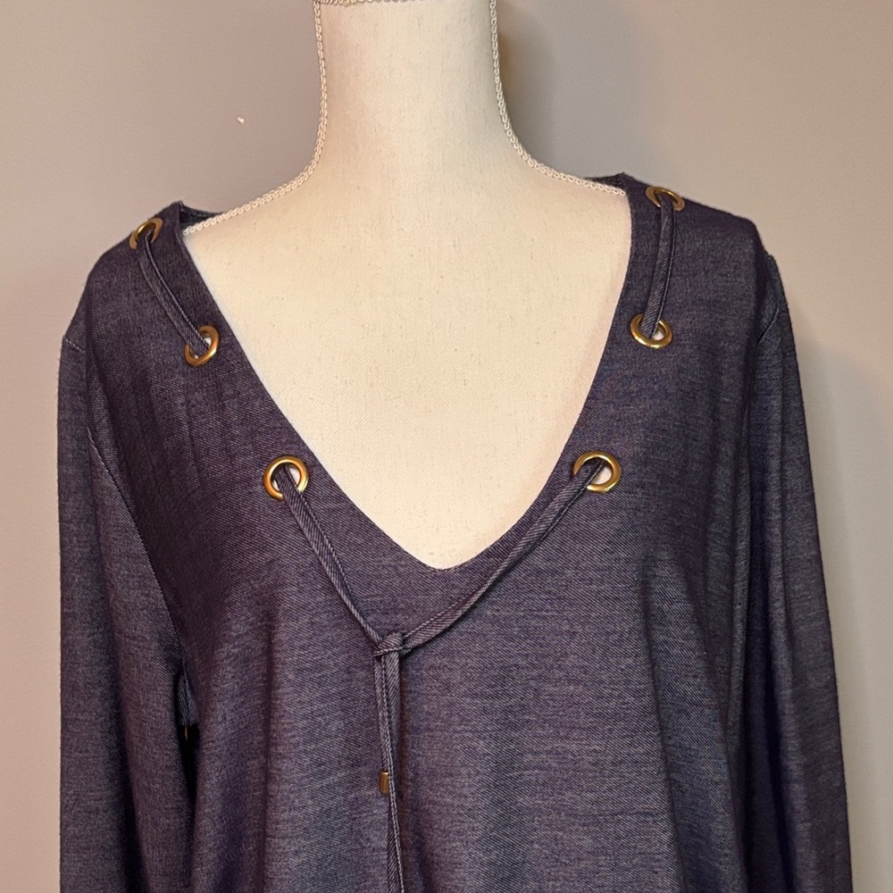 Perfect gift! Siren Lily Women's dark denim Long Sleeve Top with Gold Details